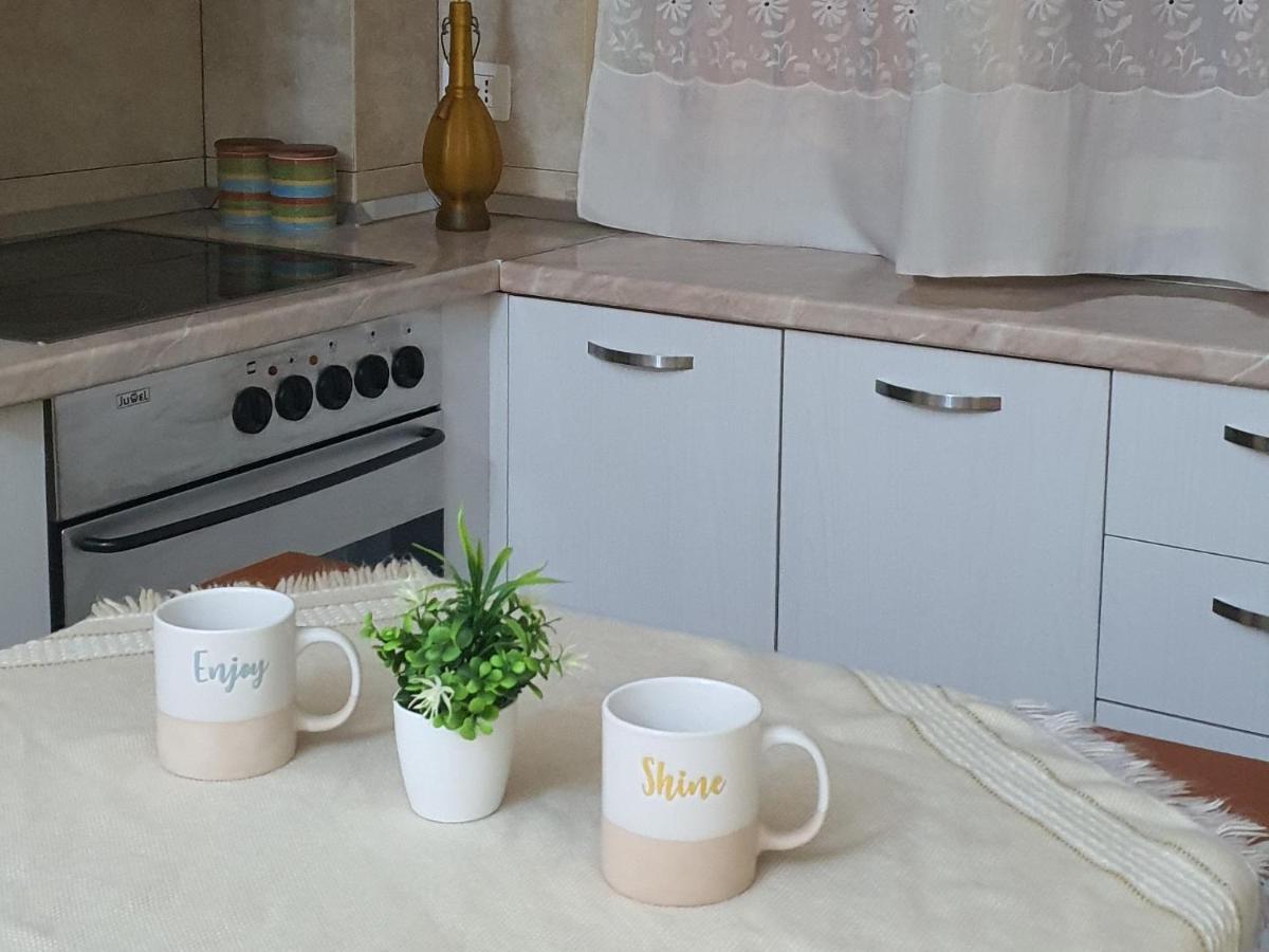 Alle'S M Shyri Studio Apartment Tirana Zewnętrze zdjęcie