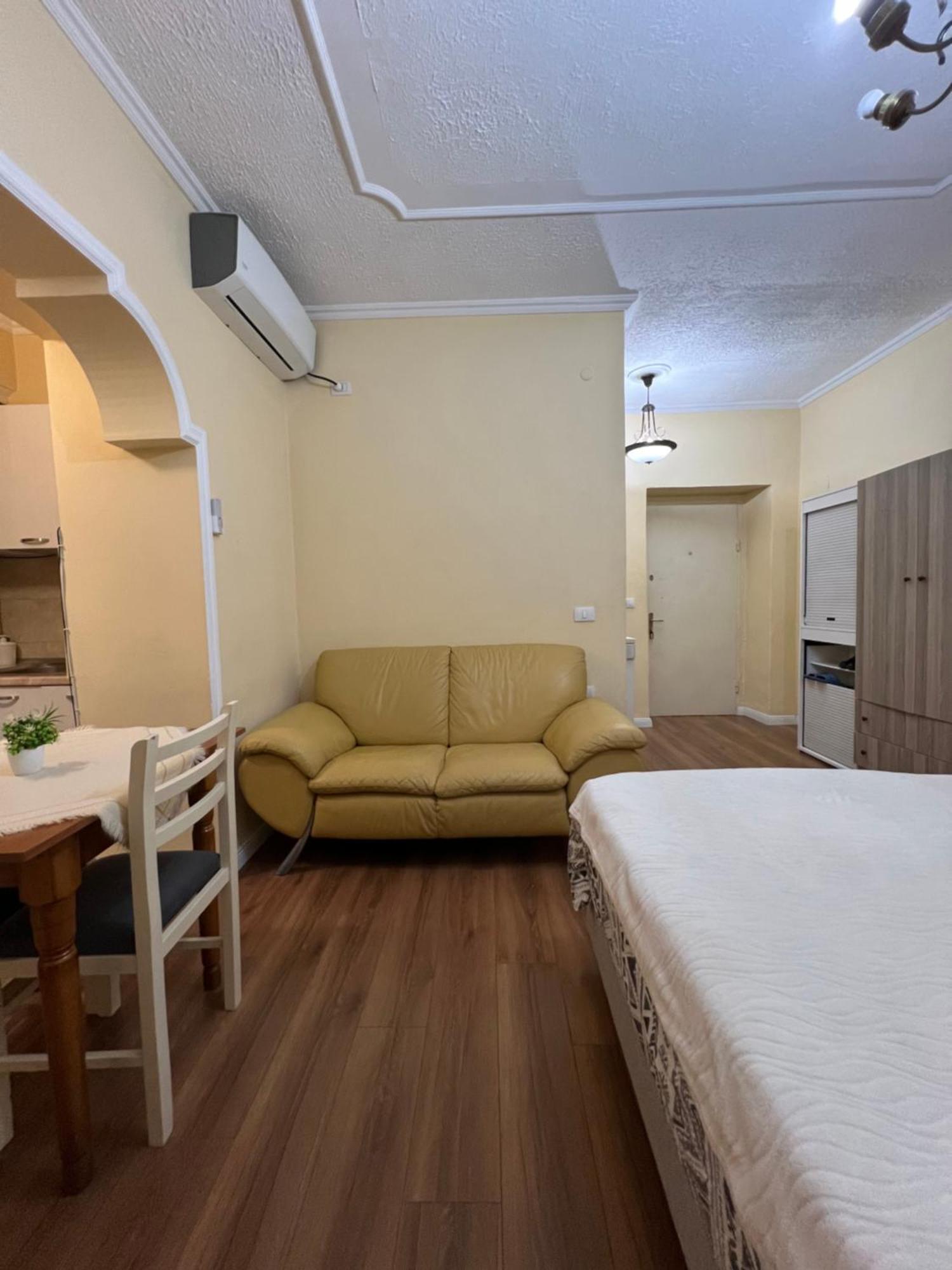 Alle'S M Shyri Studio Apartment Tirana Zewnętrze zdjęcie
