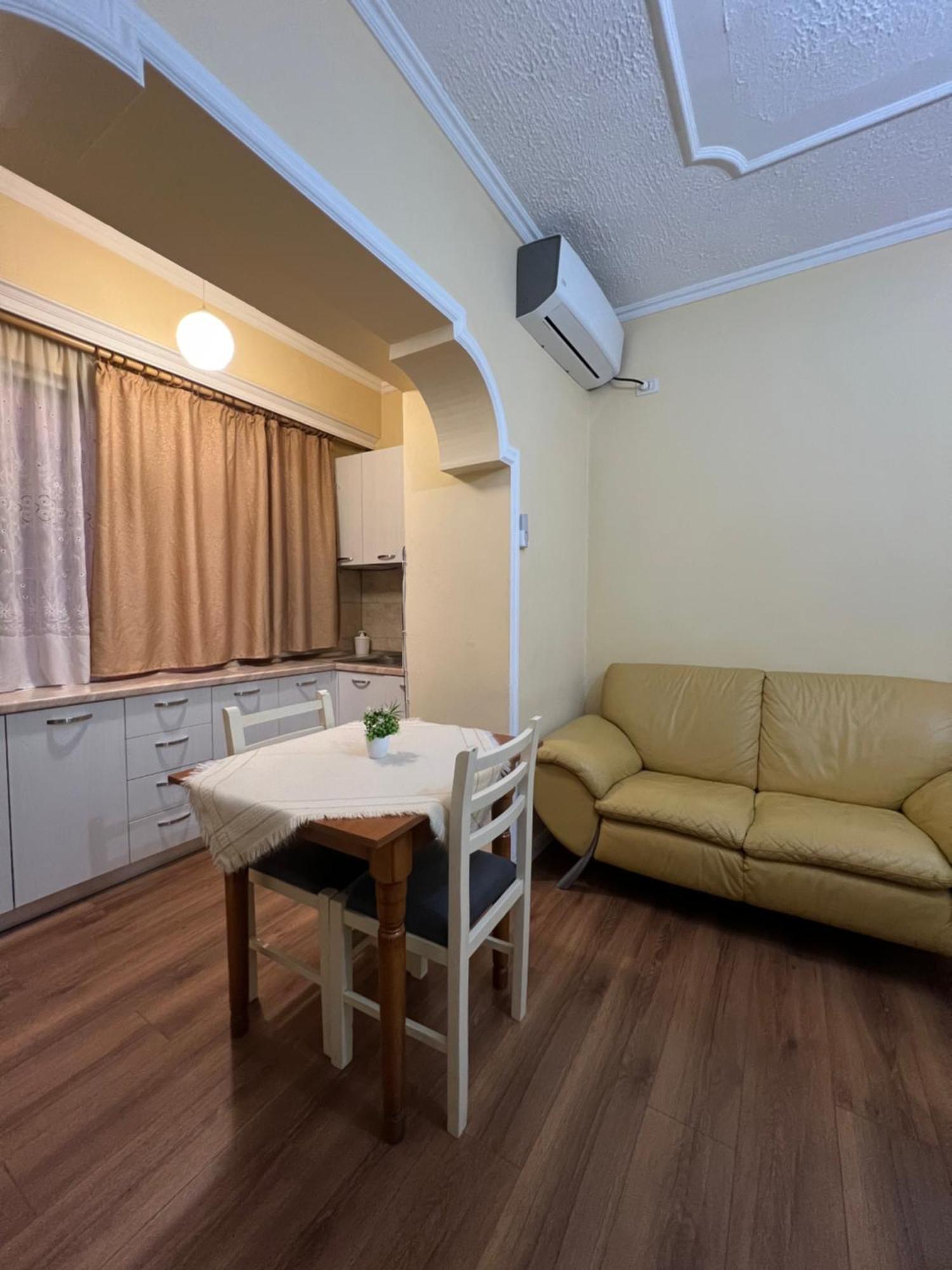Alle'S M Shyri Studio Apartment Tirana Zewnętrze zdjęcie
