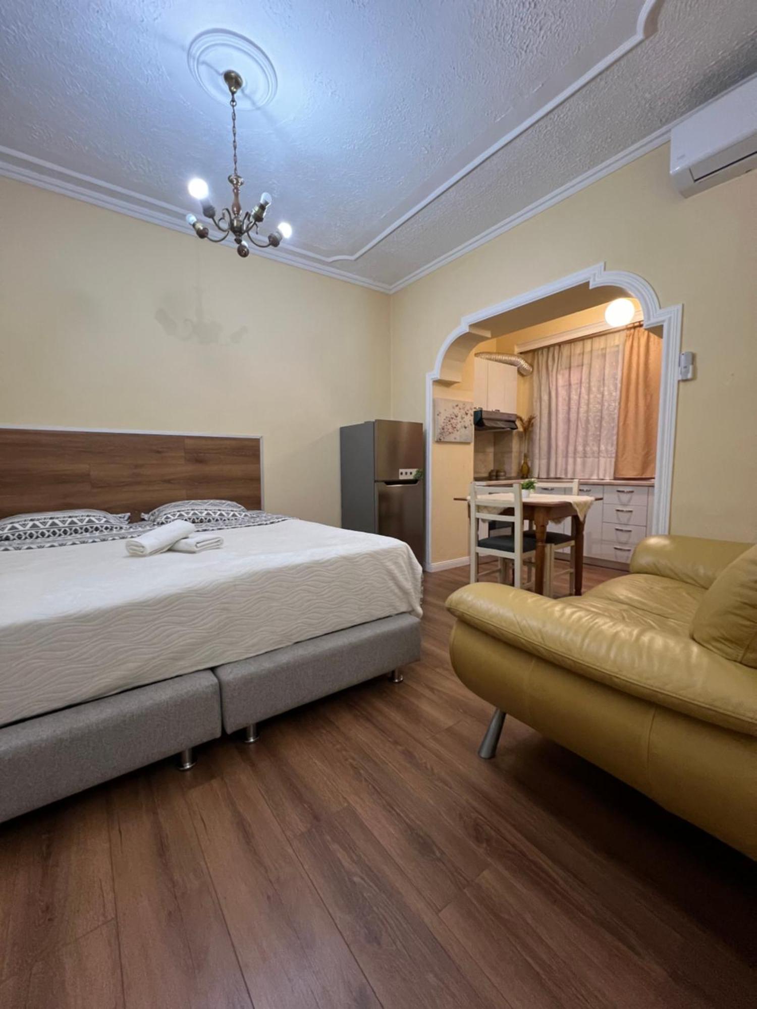 Alle'S M Shyri Studio Apartment Tirana Zewnętrze zdjęcie